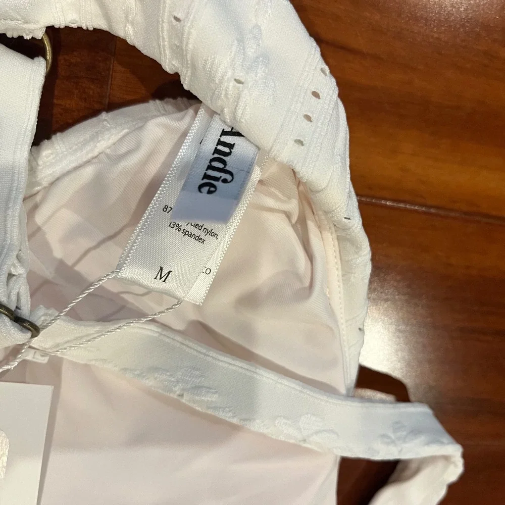 Andie White‎ Bikini Top Swim Belmar Coco Cream Eyelet Floral AT222 New Medium